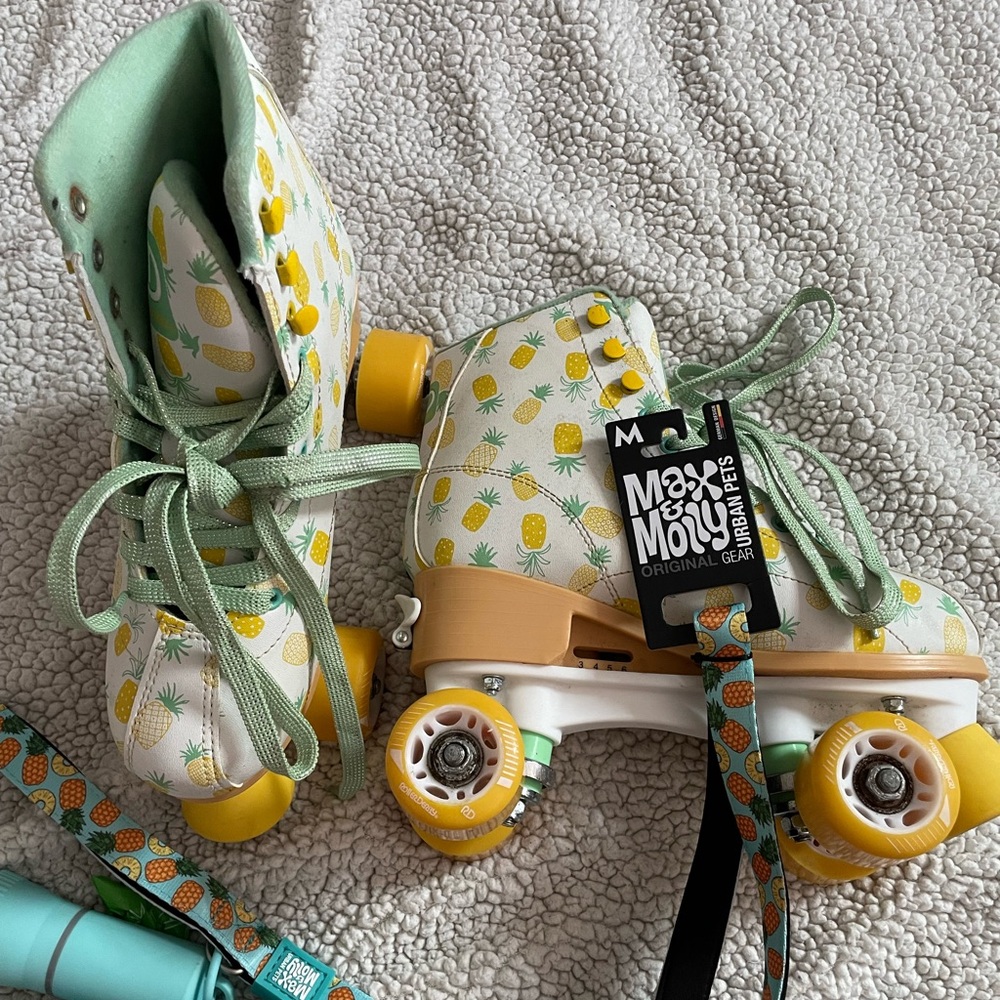Youth size 3-6/ women’s 7